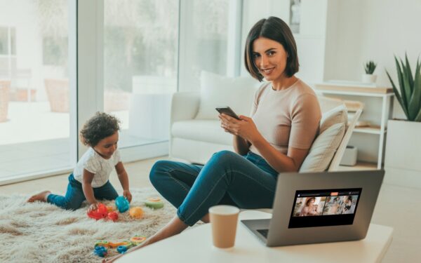 Mom Life FamousParenting: Redefining Modern Motherhood Through Influence and Authenticity