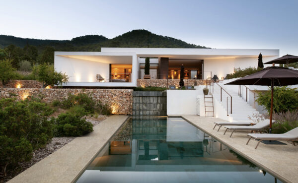 Natural Stone vs Porcelain: Selecting the Best Swimming Pool Pavers for Your Home